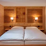Nest- Und Bietschhorn אורחן 3*