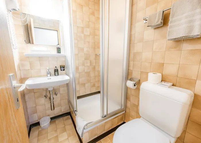 Nest- Und Bietschhorn Han/Misafirhane Blatten (Lotschen)