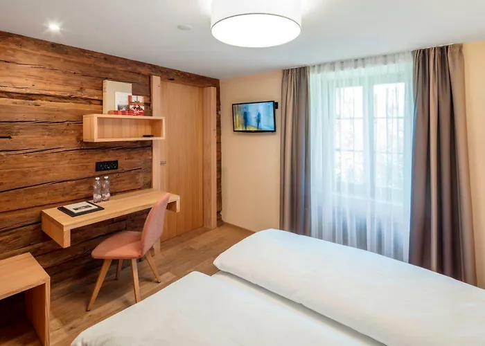 Han/Misafirhane Nest- Und Bietschhorn