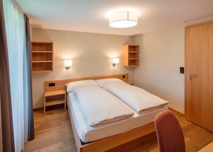 Nest- Und Bietschhorn Han/Misafirhane Blatten (Lotschen)